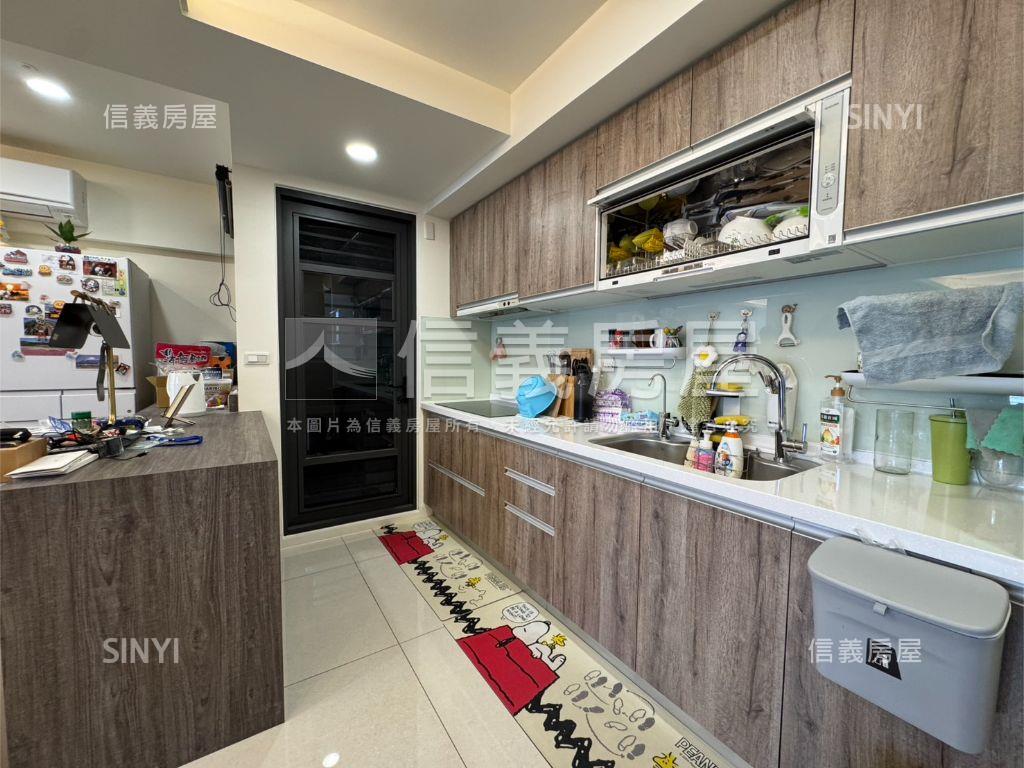 艾美館６次頂美景三房平車房屋室內格局與周邊環境