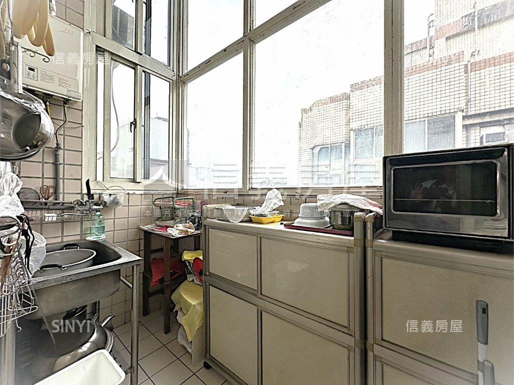 山水天地挑高大空間房屋室內格局與周邊環境