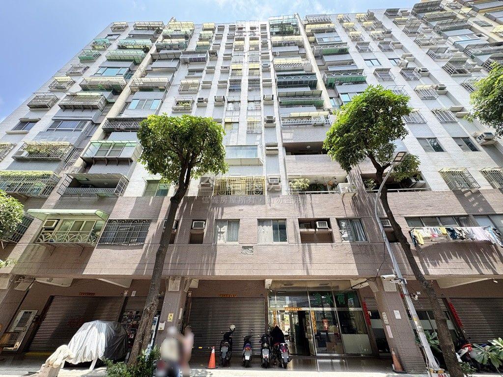 近高鐵三房一室裝潢附車位房屋室內格局與周邊環境