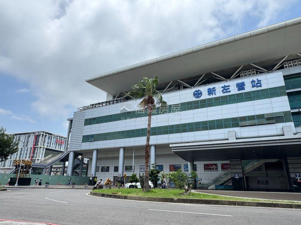 近高鐵三房一室裝潢附車位房屋室內格局與周邊環境