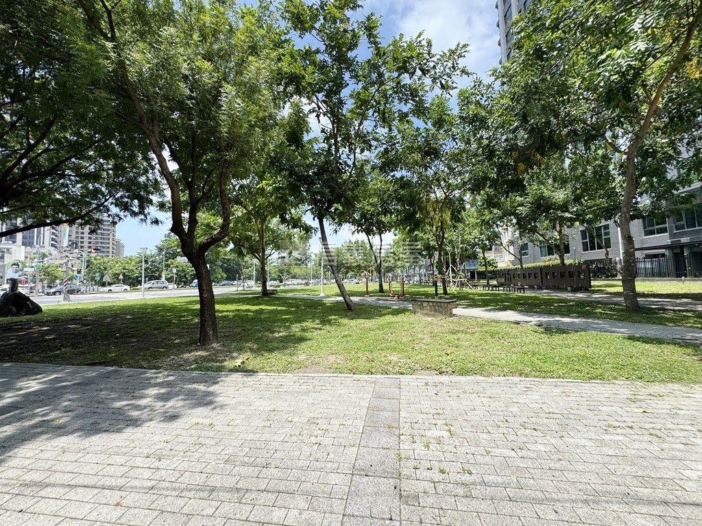 近高鐵三房一室裝潢附車位房屋室內格局與周邊環境
