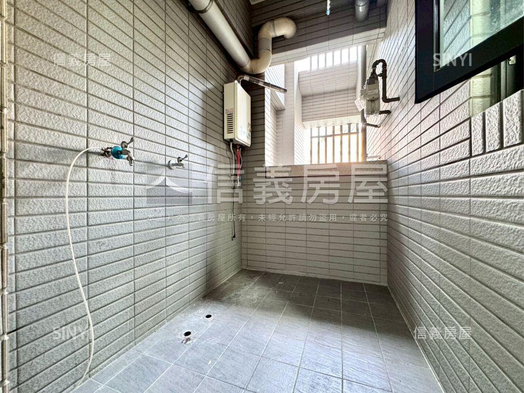這間必看大河戀３房附平車房屋室內格局與周邊環境