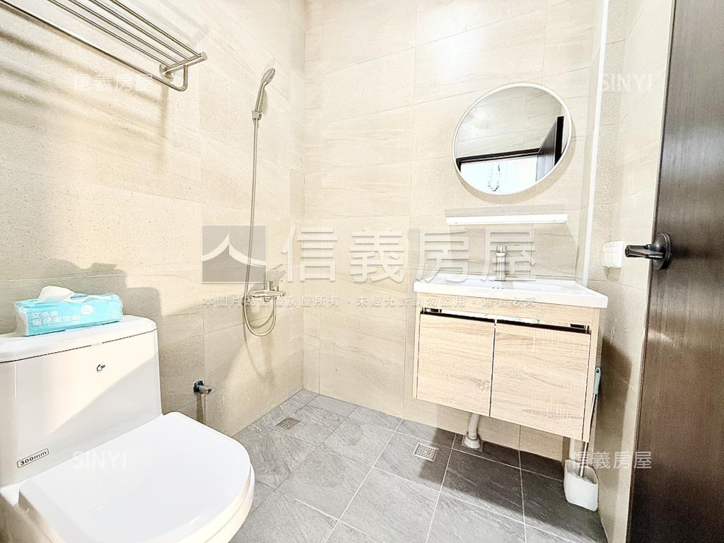 南區活路精裝四房車庫透天房屋室內格局與周邊環境