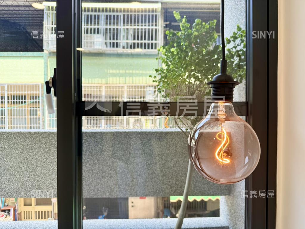 南區活路精裝四房車庫透天房屋室內格局與周邊環境