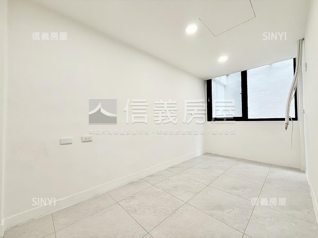 南區活路精裝四房車庫透天房屋室內格局與周邊環境