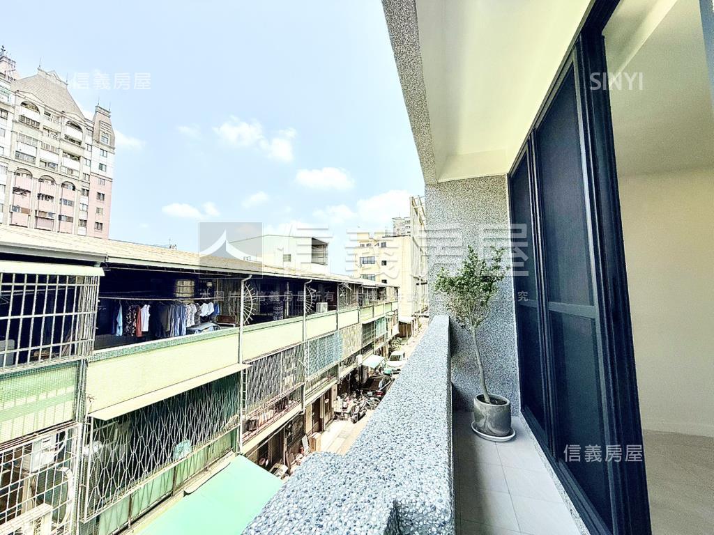 南區活路精裝四房車庫透天房屋室內格局與周邊環境