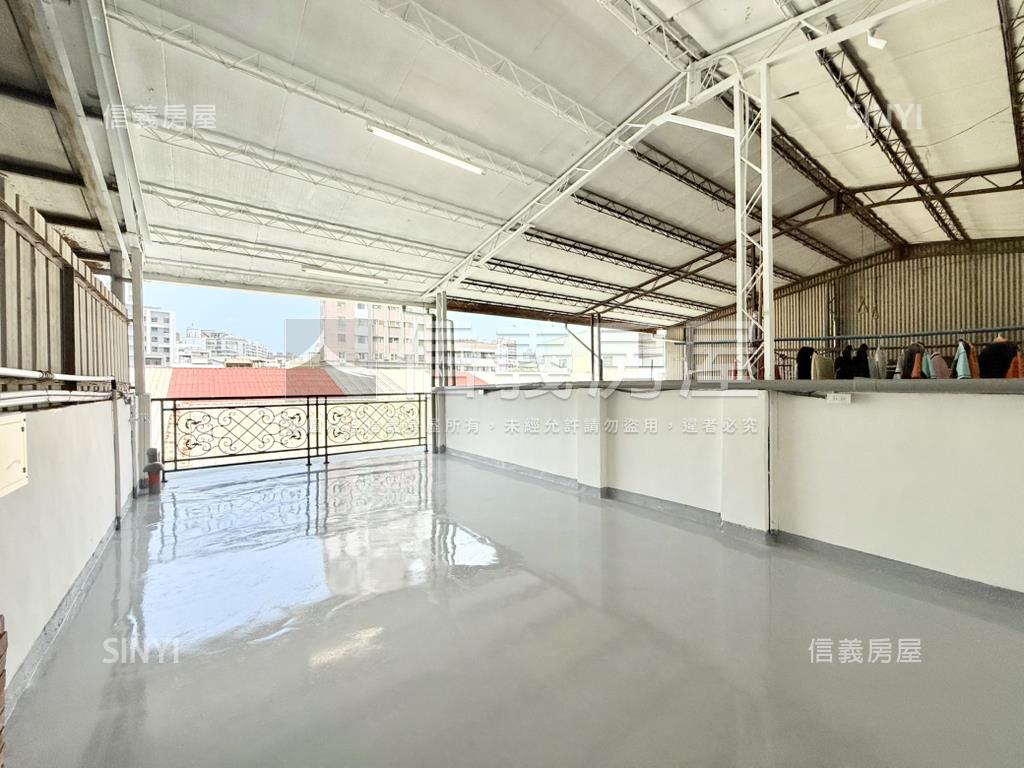 南區活路精裝四房車庫透天房屋室內格局與周邊環境