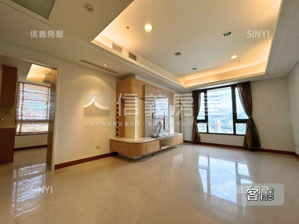 專任‧康寧城堡兩房車位房屋室內格局與周邊環境