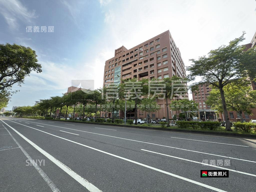成大深白色宿舍房屋室內格局與周邊環境