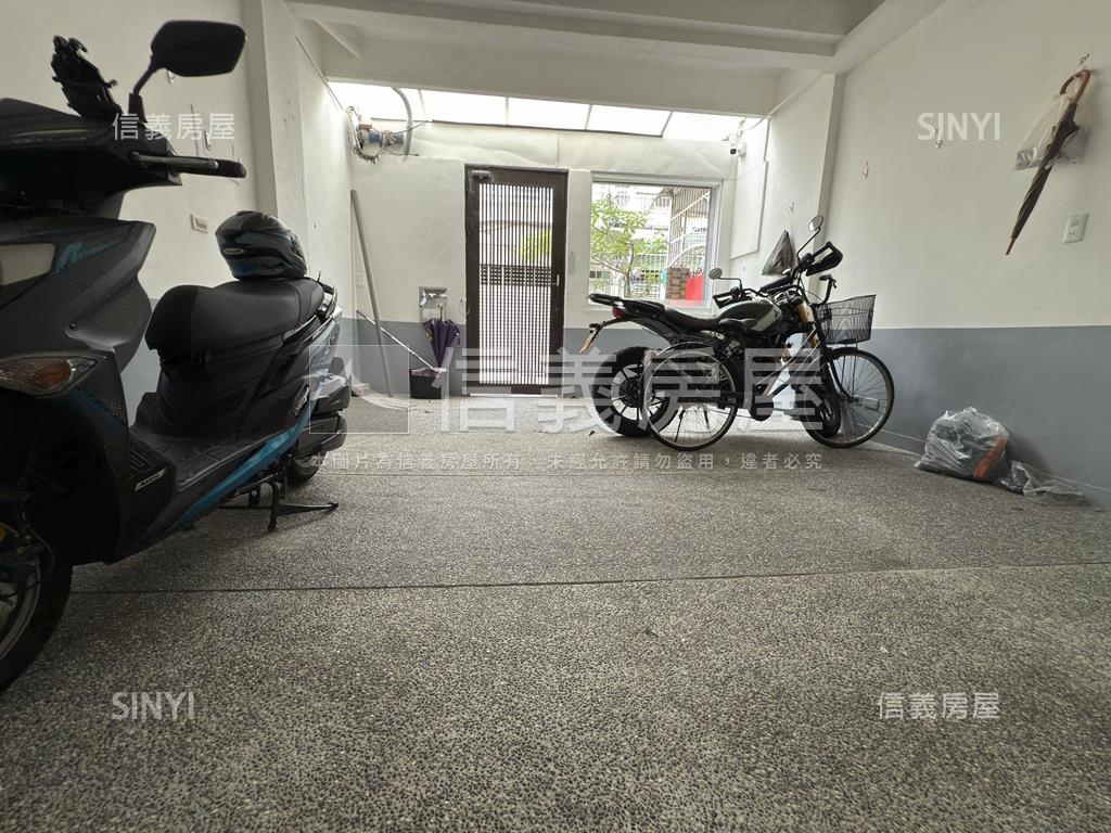 成大深白色宿舍房屋室內格局與周邊環境