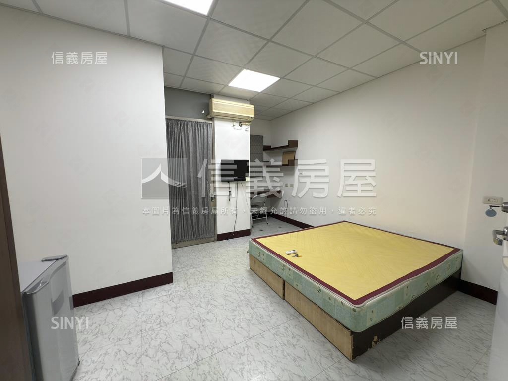成大深白色宿舍房屋室內格局與周邊環境