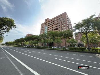 成大深白色宿舍