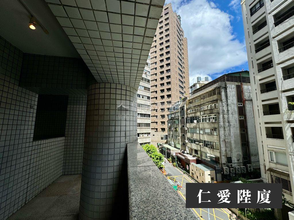 仁環王者陛廈附坡車房屋室內格局與周邊環境