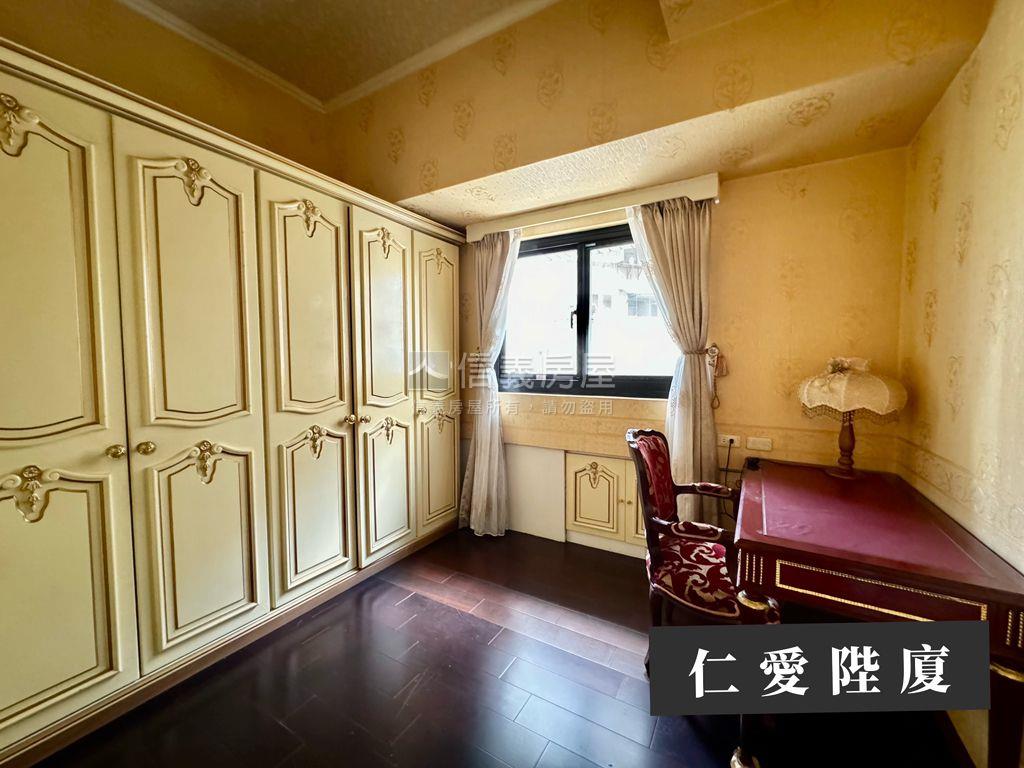 仁環王者陛廈附坡車房屋室內格局與周邊環境