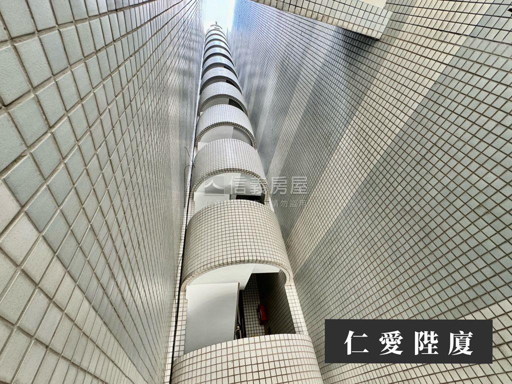 仁環王者陛廈附坡車房屋室內格局與周邊環境