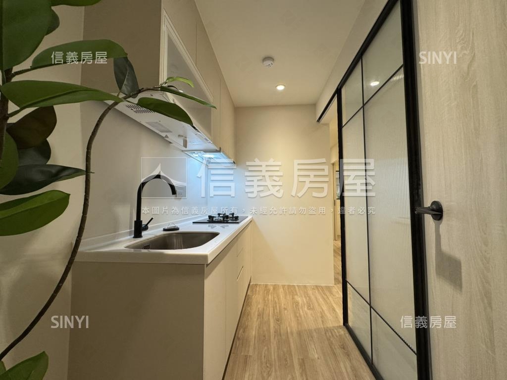 全新整理時尚便利珍貴二樓房屋室內格局與周邊環境