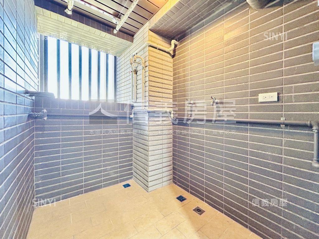 一中皇普莊園兩房平車位房屋室內格局與周邊環境