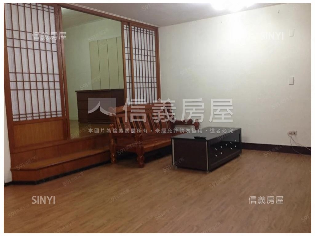 近萬坪公園公寓四樓房屋室內格局與周邊環境