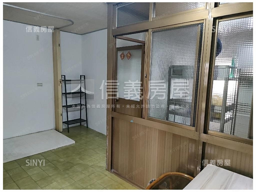 近萬坪公園公寓四樓房屋室內格局與周邊環境