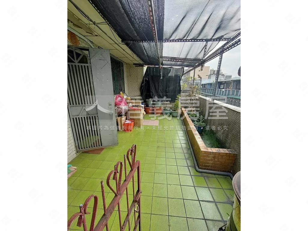 近萬坪公園公寓四樓房屋室內格局與周邊環境