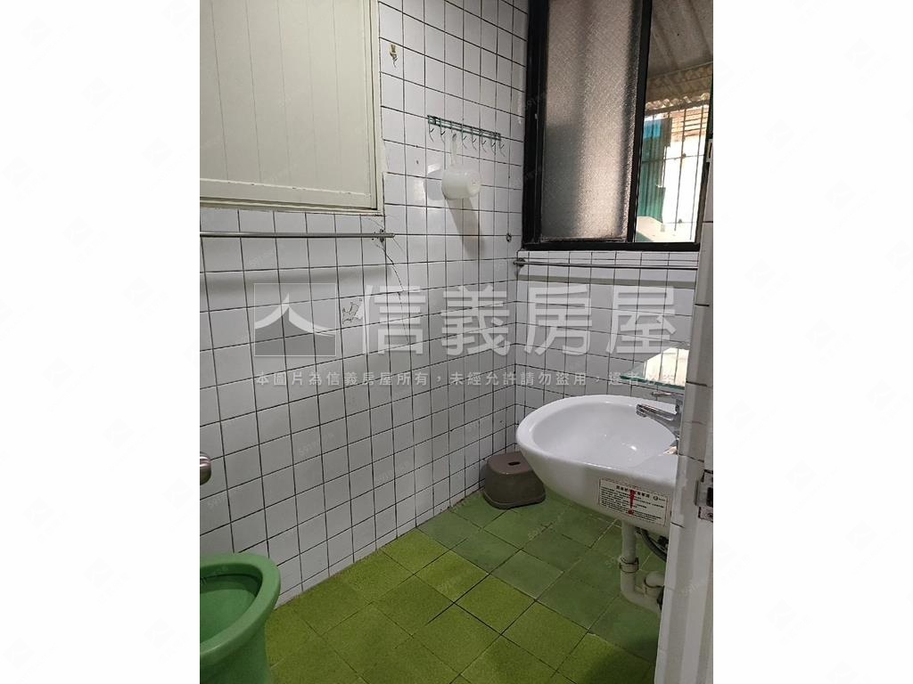 近萬坪公園公寓四樓房屋室內格局與周邊環境
