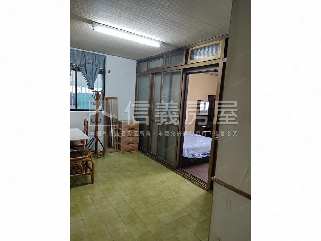 近萬坪公園公寓四樓房屋室內格局與周邊環境