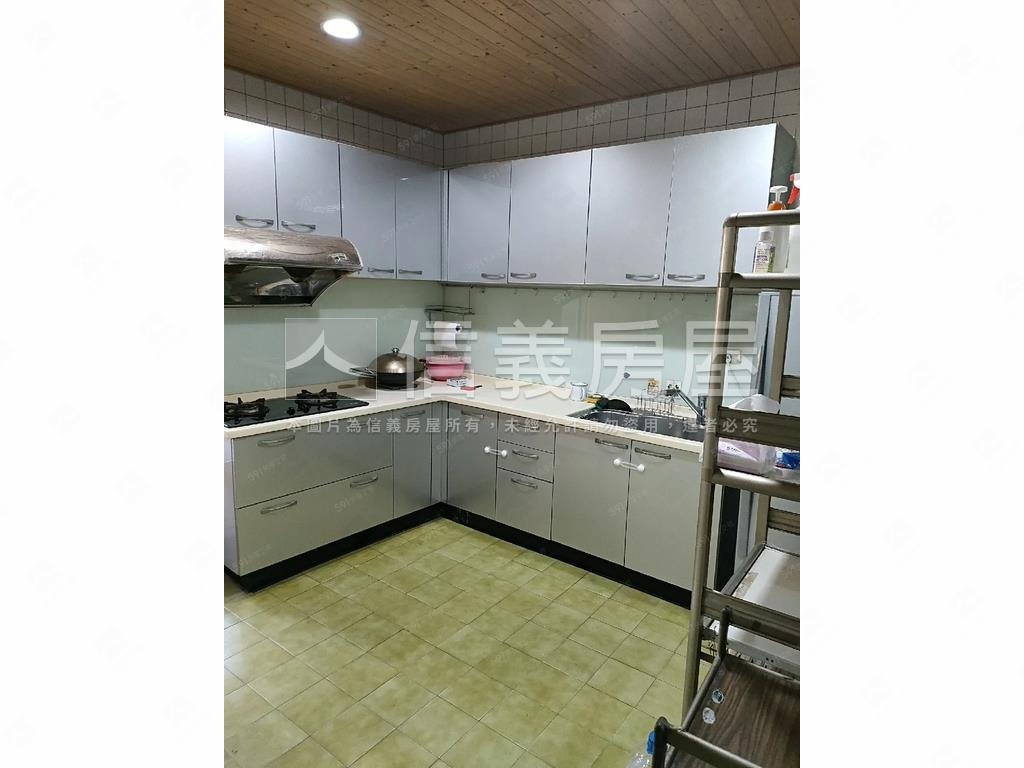 近萬坪公園公寓四樓房屋室內格局與周邊環境