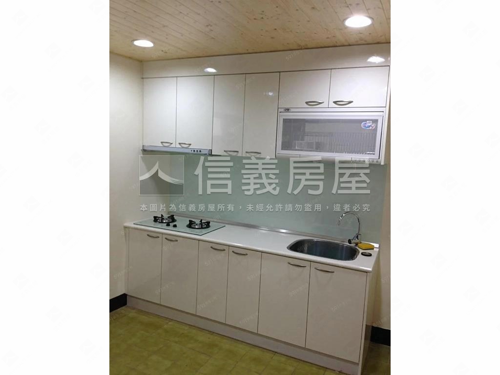 近萬坪公園公寓四樓房屋室內格局與周邊環境