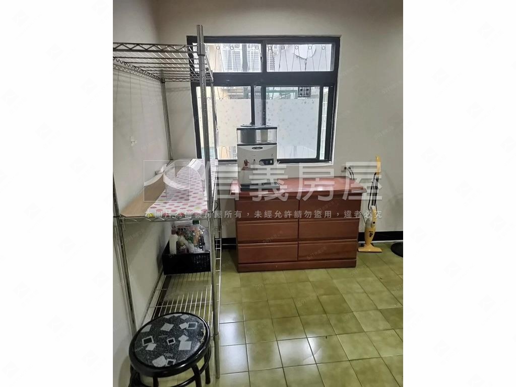 近萬坪公園公寓四樓房屋室內格局與周邊環境