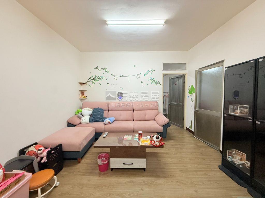 近光華溫莎庭園一樓戶房屋室內格局與周邊環境
