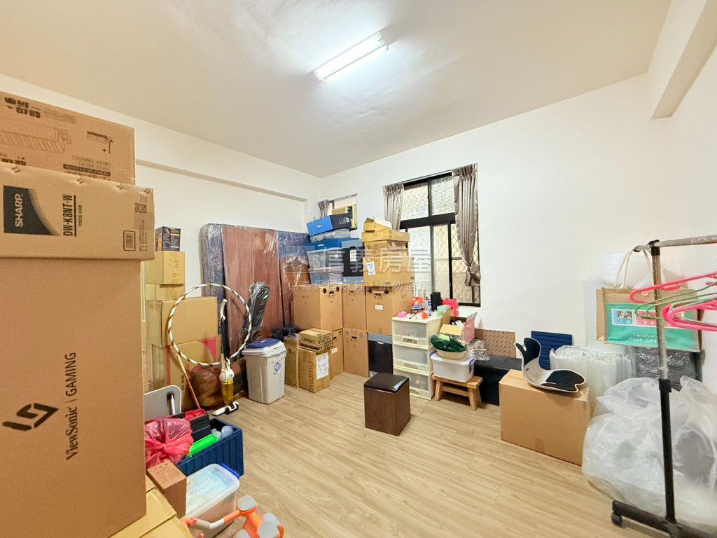 近光華溫莎庭園一樓戶房屋室內格局與周邊環境