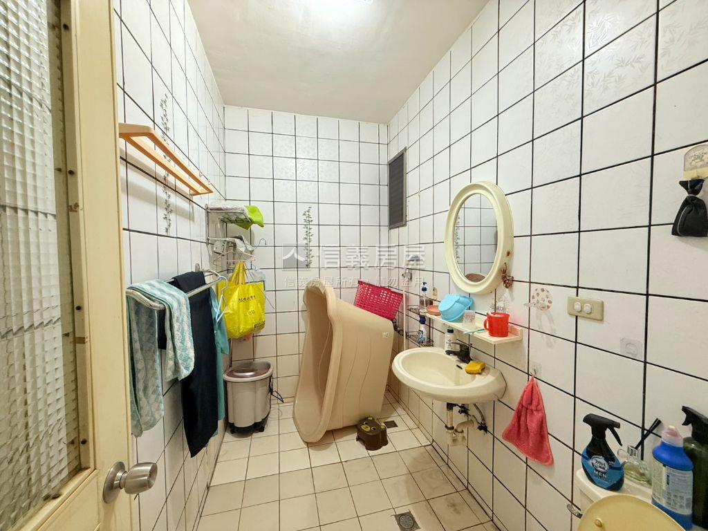 近光華溫莎庭園一樓戶房屋室內格局與周邊環境