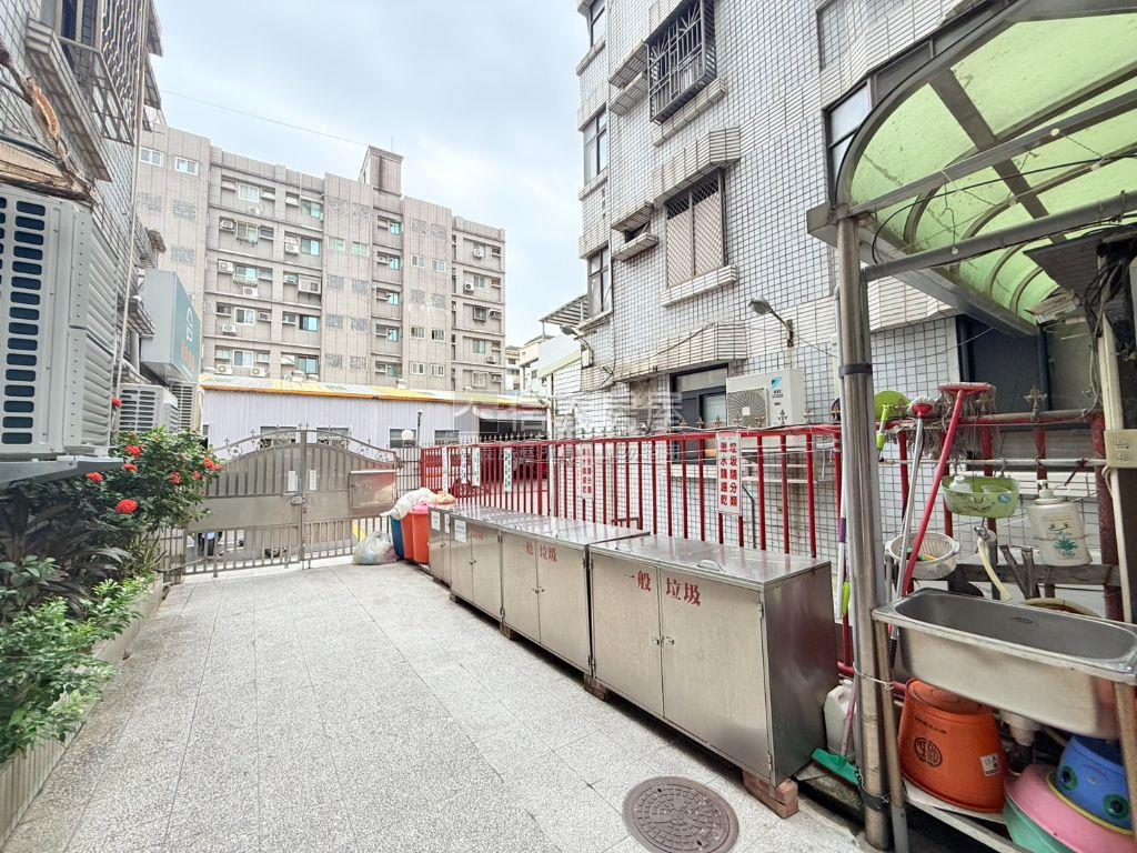 近光華溫莎庭園一樓戶房屋室內格局與周邊環境