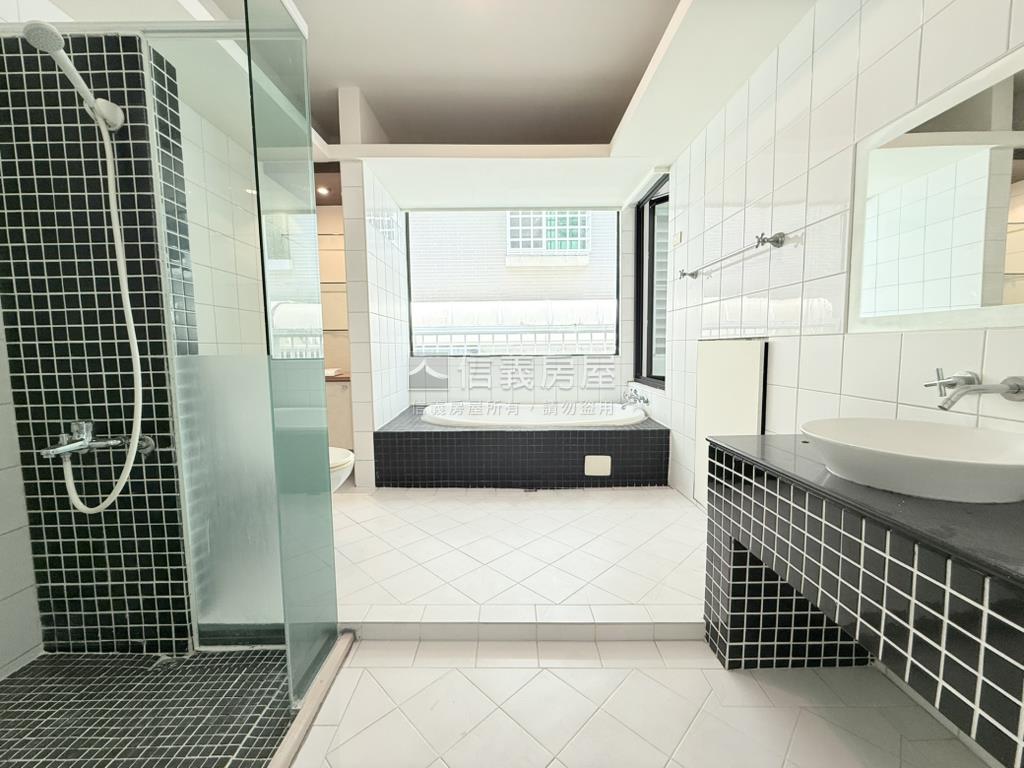 虎尾寮朝南臨路透天房屋室內格局與周邊環境
