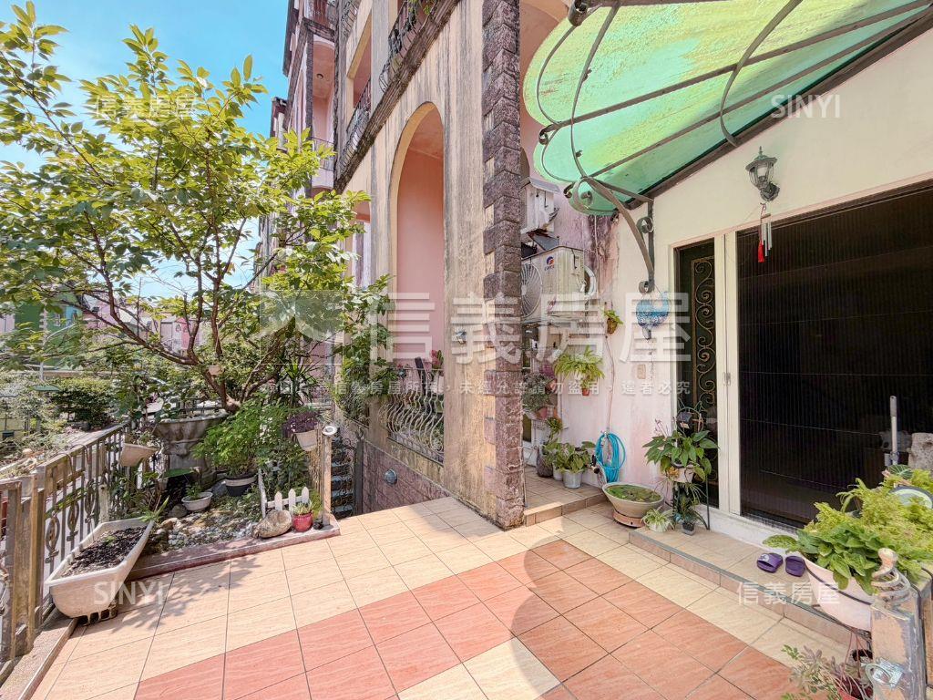 歐洲聯邦。下疊庭院宅房屋室內格局與周邊環境