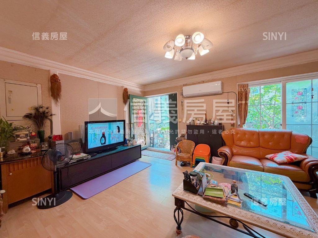 歐洲聯邦。下疊庭院宅房屋室內格局與周邊環境