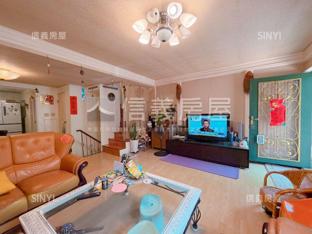 歐洲聯邦。下疊庭院宅房屋室內格局與周邊環境