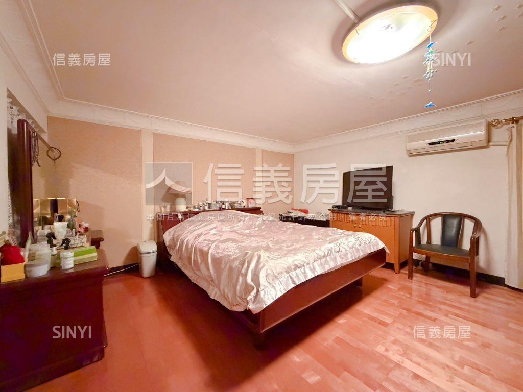 歐洲聯邦。下疊庭院宅房屋室內格局與周邊環境