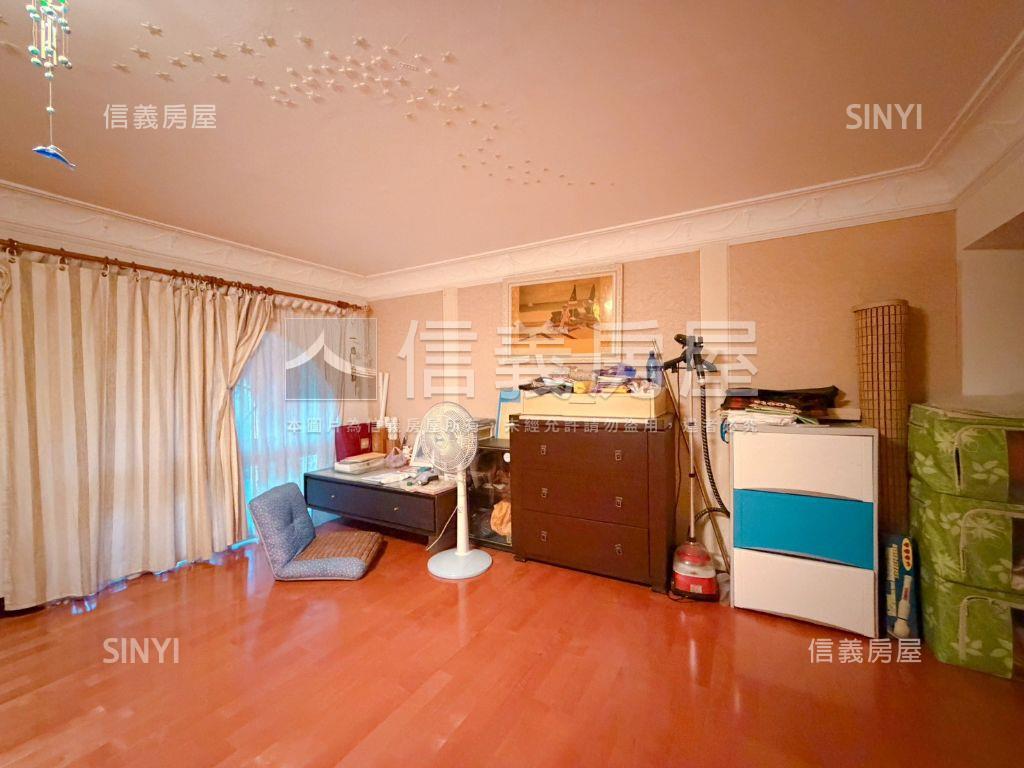 歐洲聯邦。下疊庭院宅房屋室內格局與周邊環境