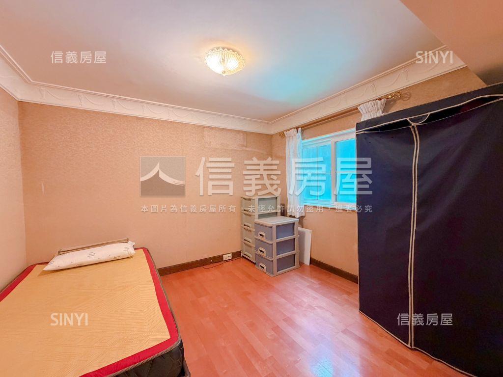 歐洲聯邦。下疊庭院宅房屋室內格局與周邊環境