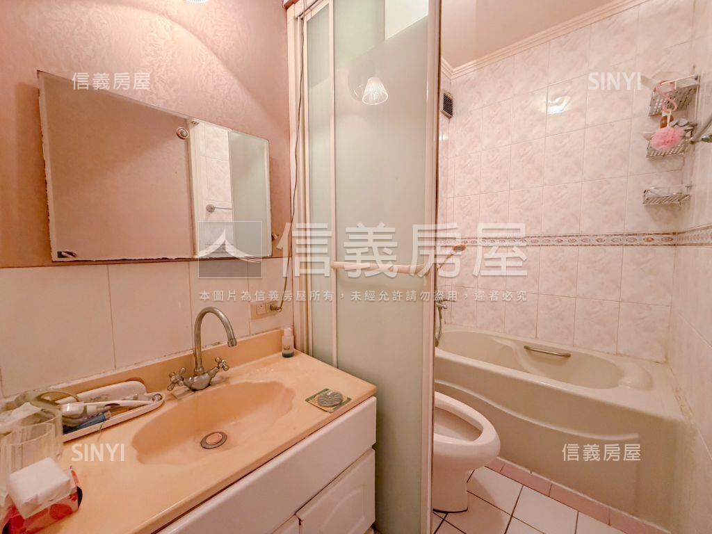 歐洲聯邦。下疊庭院宅房屋室內格局與周邊環境