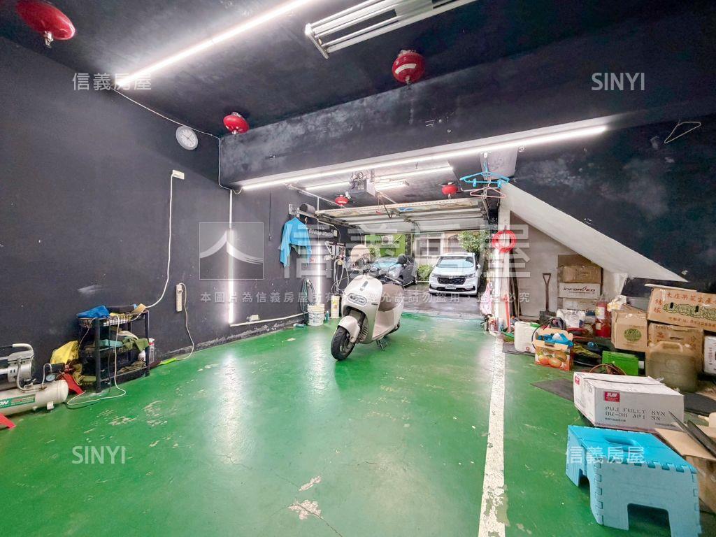 歐洲聯邦。下疊庭院宅房屋室內格局與周邊環境