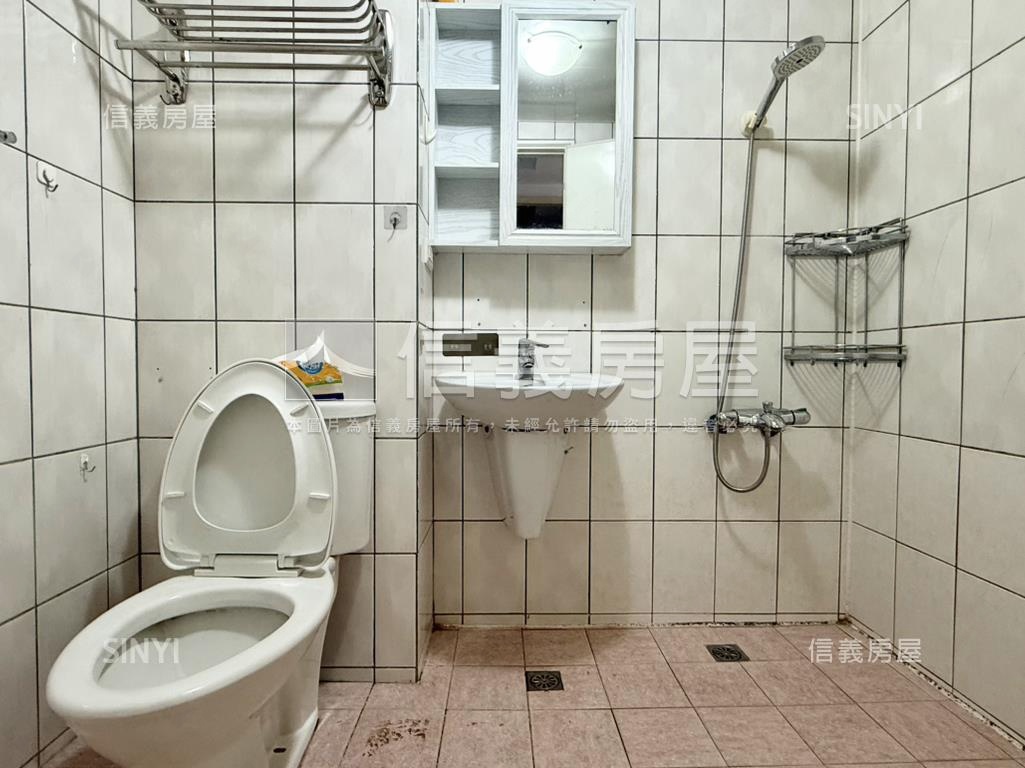 公園捷運邊間高樓電梯三房房屋室內格局與周邊環境