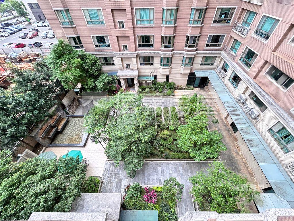 Ａ８寶佳登峰中庭三房車位房屋室內格局與周邊環境