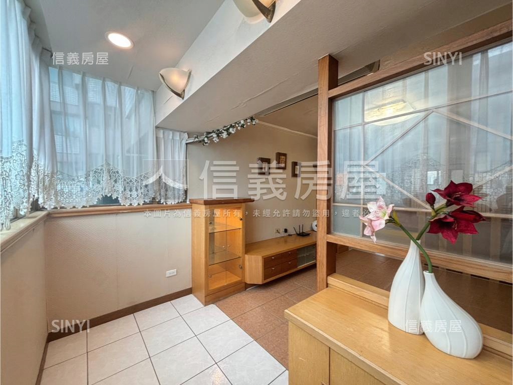 城堡花園溫馨三房平面車位房屋室內格局與周邊環境