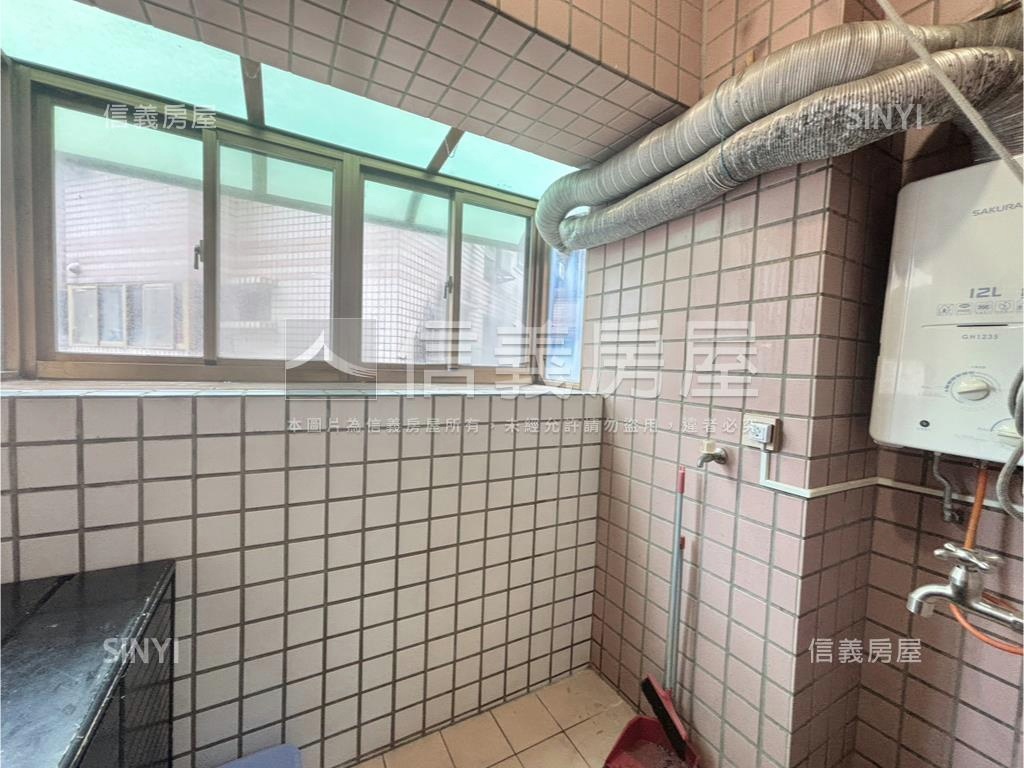 城堡花園溫馨三房平面車位房屋室內格局與周邊環境