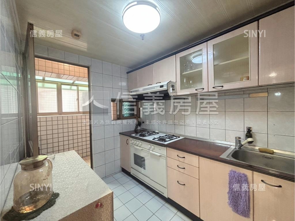 城堡花園溫馨三房平面車位房屋室內格局與周邊環境