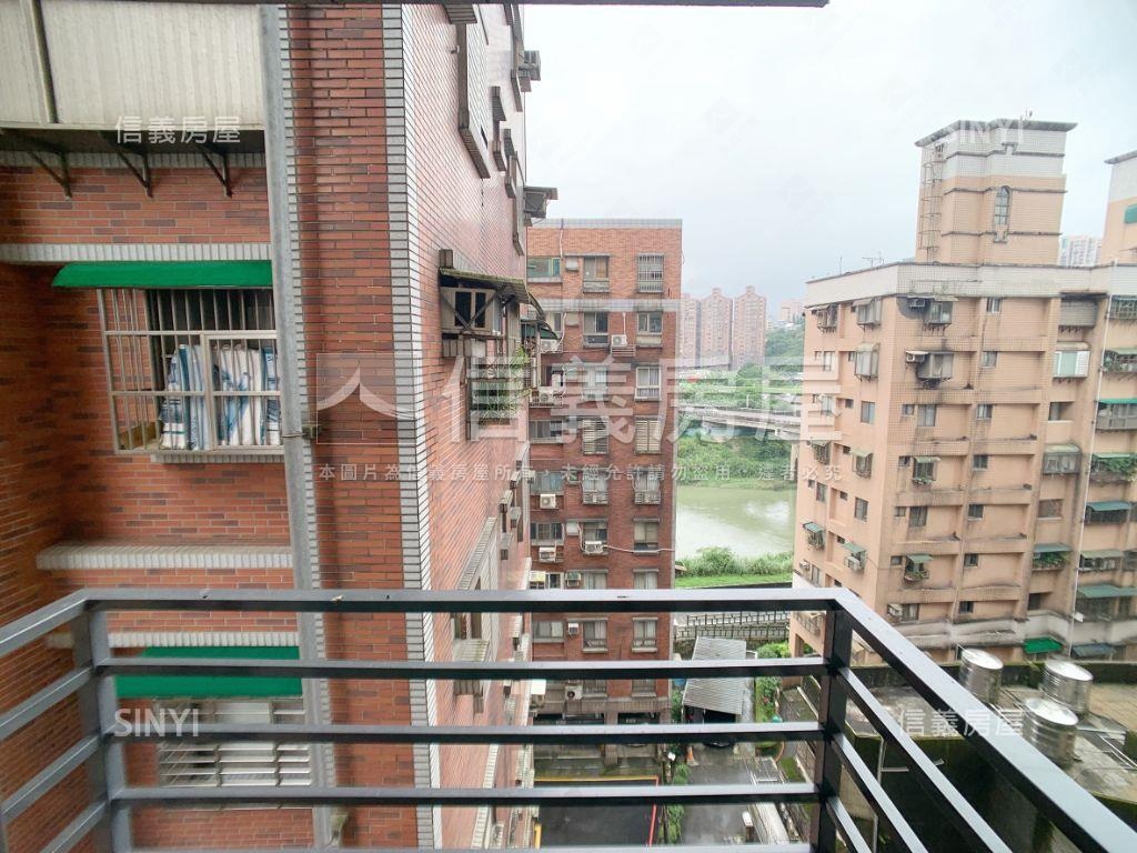樓下即是全聯凱歌３房車位房屋室內格局與周邊環境