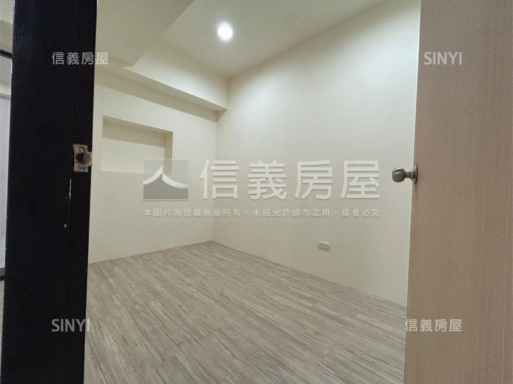 樓下即是全聯凱歌３房車位房屋室內格局與周邊環境