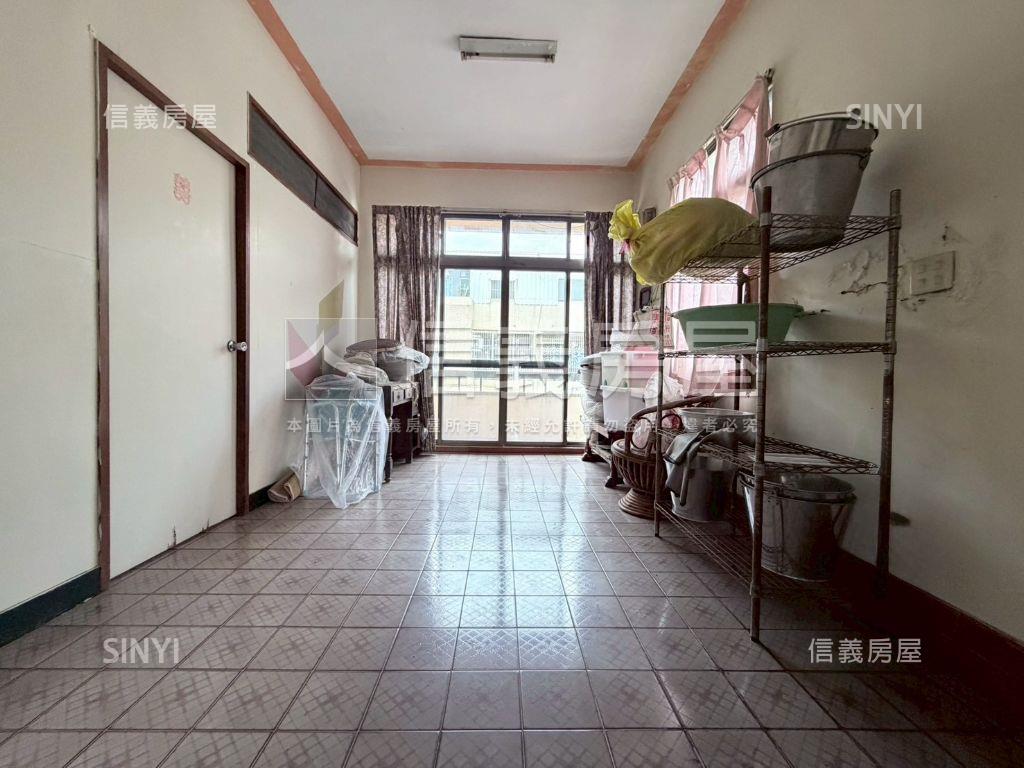 南科六分寮邊間大地坪透天房屋室內格局與周邊環境